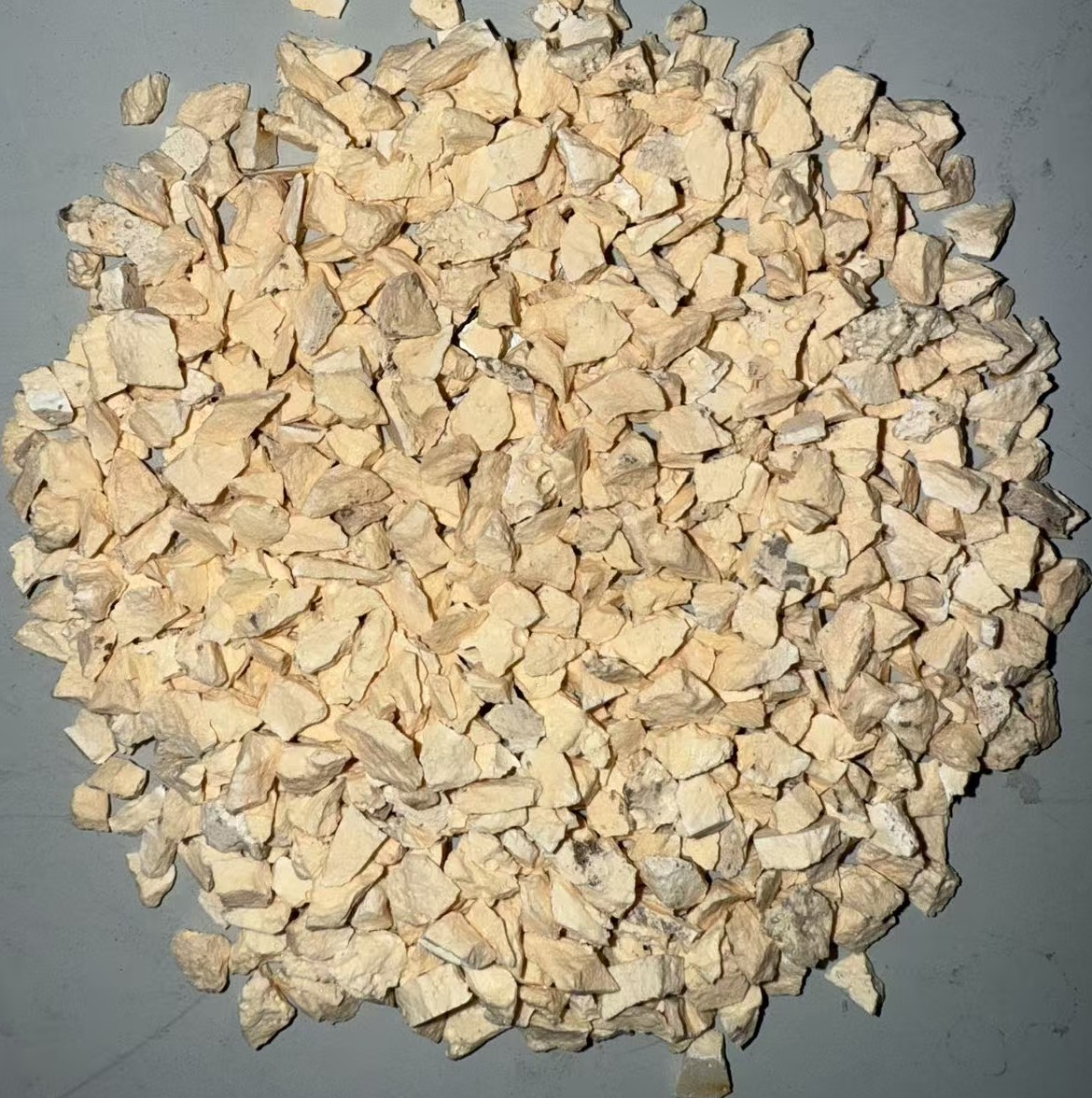 KNAZS（Fused Al-Zr-Si aggregates）